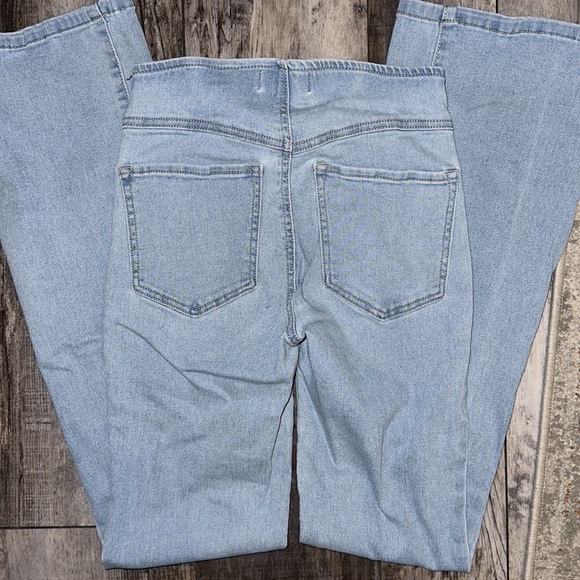 Like new worn a few times ; smoke free home - Picture 3 of 3